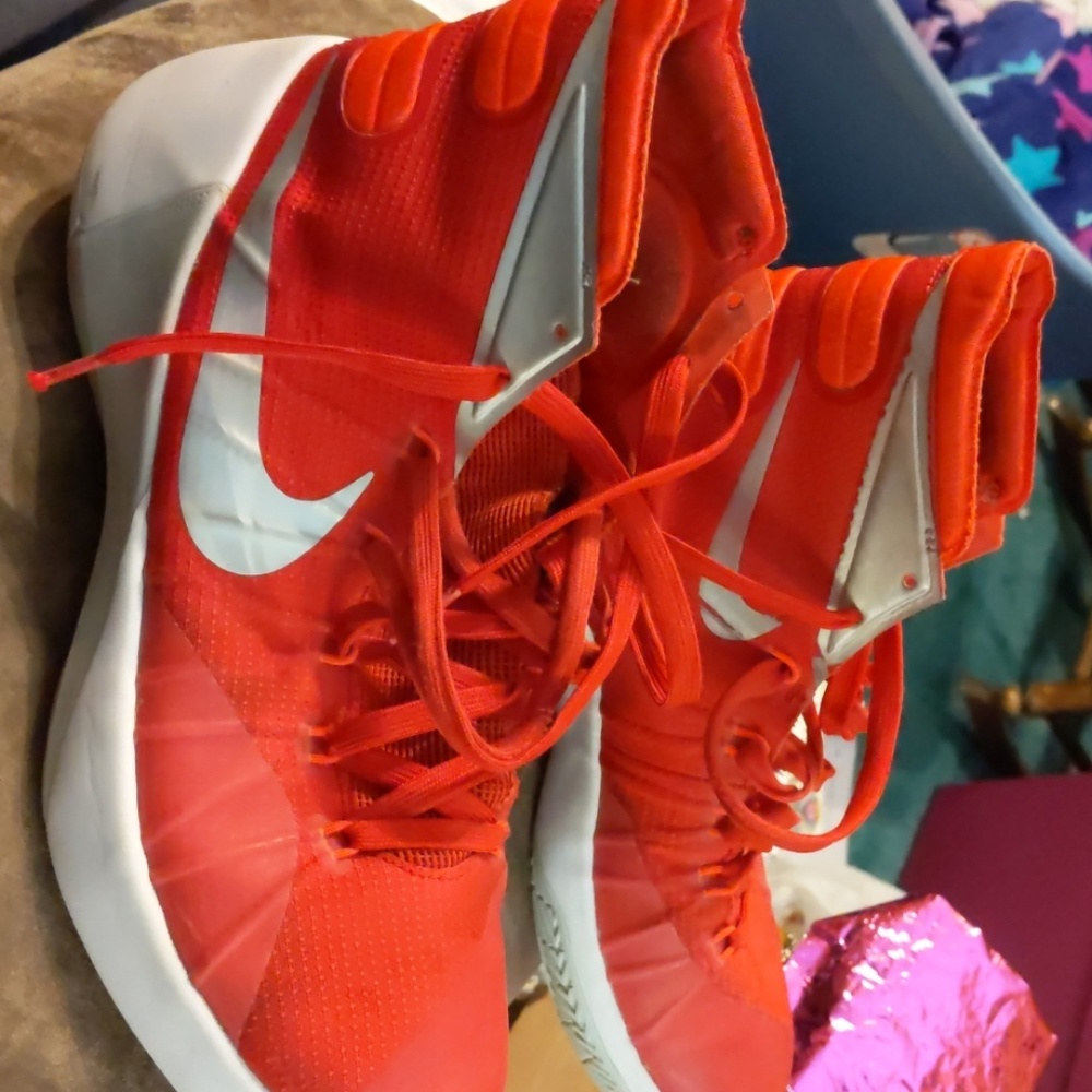 Used men's basketball shoes